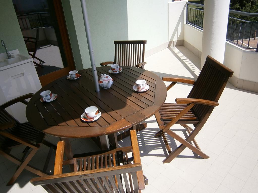 Residence Roberta Con Piscina - Agenzia Cocal Caorle Rum bild