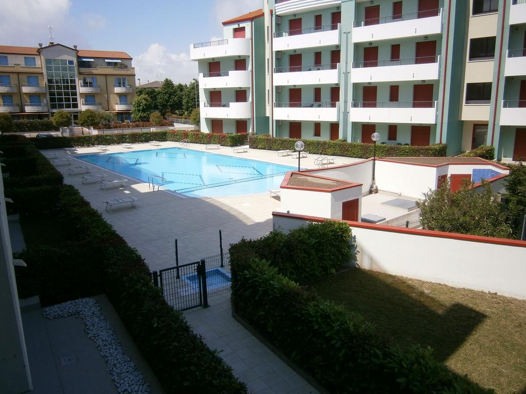 Residence Roberta Con Piscina - Agenzia Cocal Caorle Rum bild